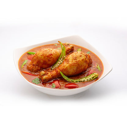 Kerala-style chicken curry served in a white bowl, prepared using Mantra Herbs Chicken Masala – homemade natural spice blend for authentic flavour